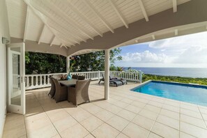Pool - Elegant villa with panoramic sea views - Coral Estate (Sint Willibrordus)
