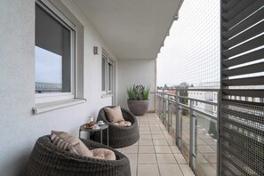 Terrace/patio - Rynarzewska 3A Poznań | Comfortable Apartment | Parking | Balcony (Poznań)