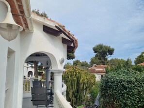 Property grounds - Popular vacation villa with private pool in Moraira (Teulada)