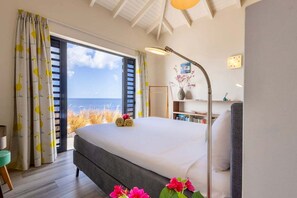 Bed sheets - Modern sea-view villa with private infinity pool - Coral Estate (Sint Willibrordus)