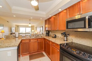 Fridge, microwave, oven, stovetop - St. Augustine Beach & Tennis Club 419 (St. Augustine)