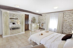 Villa, 3 Yatak Odası, Kişiye Özel Havuzlu, Bahçe Manzaralı | 3 yatak odası 