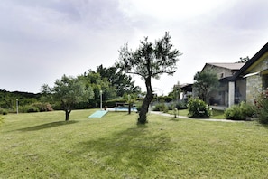 Villa, 3 soverom, privat basseng, hageutsikt | Overnattingsstedets uteområder