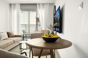 Apartment | In-room dining - Stylish Eilat Stay w Pool by Sea N Rent (Eilat)