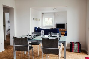 Dining - Holiday Apartment 'Schwalbenflug' with Shared Garden, Balcony & Stunning Views (Naumburg)