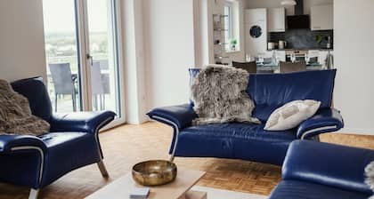 Ferienwohnung 'Schwalbenflug' mit Gemeinschaftsgarten, Balkon und grossartigem Ausblick