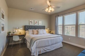 Iron/ironing board, travel cot, WiFi, bed sheets - The Gather House w/ Shared Pool & Hot tub (Washington)