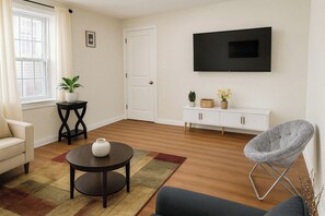 Business Suite, Balcony | Living area - LGA AIRPORT (Corona)