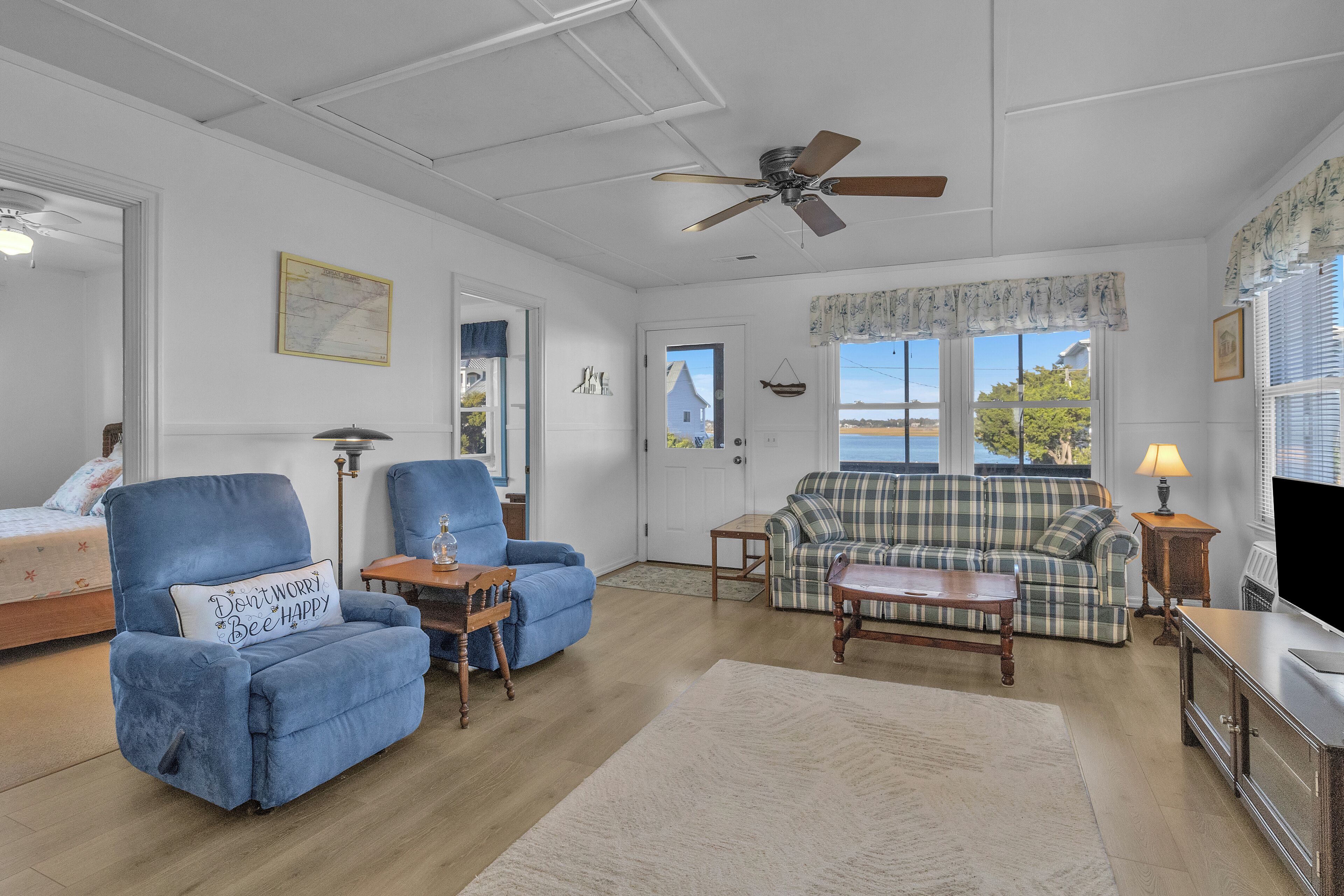 Bumblebee House | Topsail Beach, Nc | Pet Friendly | Sleeps 8 - Topsail Beach, NC