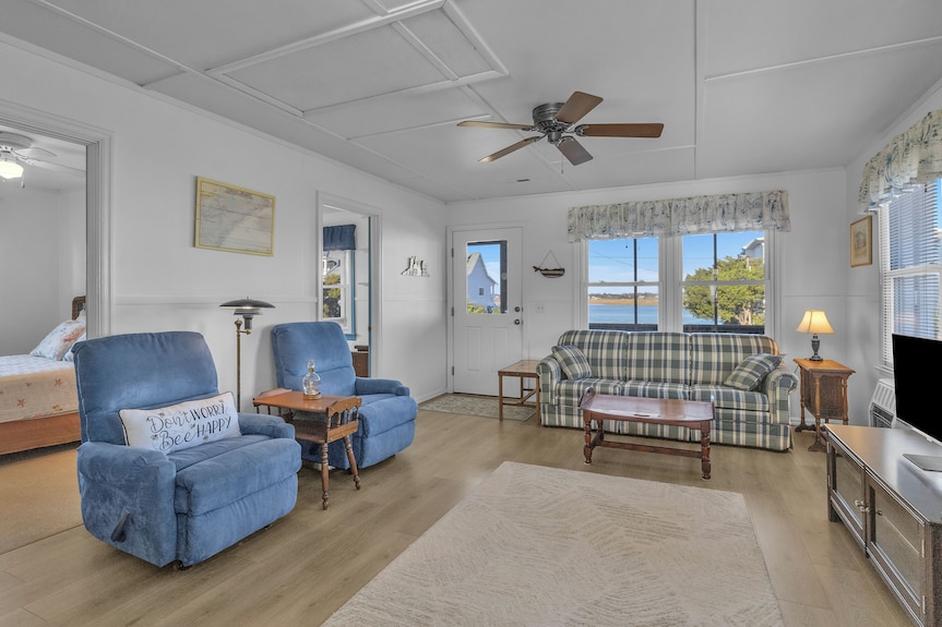 Bumblebee House | Topsail Beach, Nc | Pet Friendly | Sleeps 8 - Topsail Beach, NC