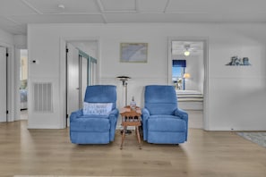 3 bedrooms, WiFi, bed sheets - Bumblebee House | Topsail Beach, NC | Pet Friendly | Sleeps 8 (Topsail Beach)