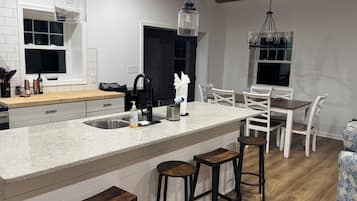 Micro-ondes, four, plaque de cuisson, lave-vaisselle