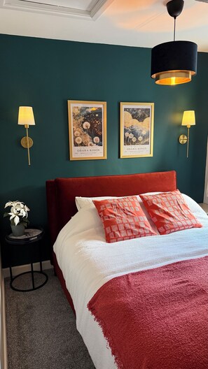 Silitysrauta/-lauta, Wi-Fi, vuodevaatteet