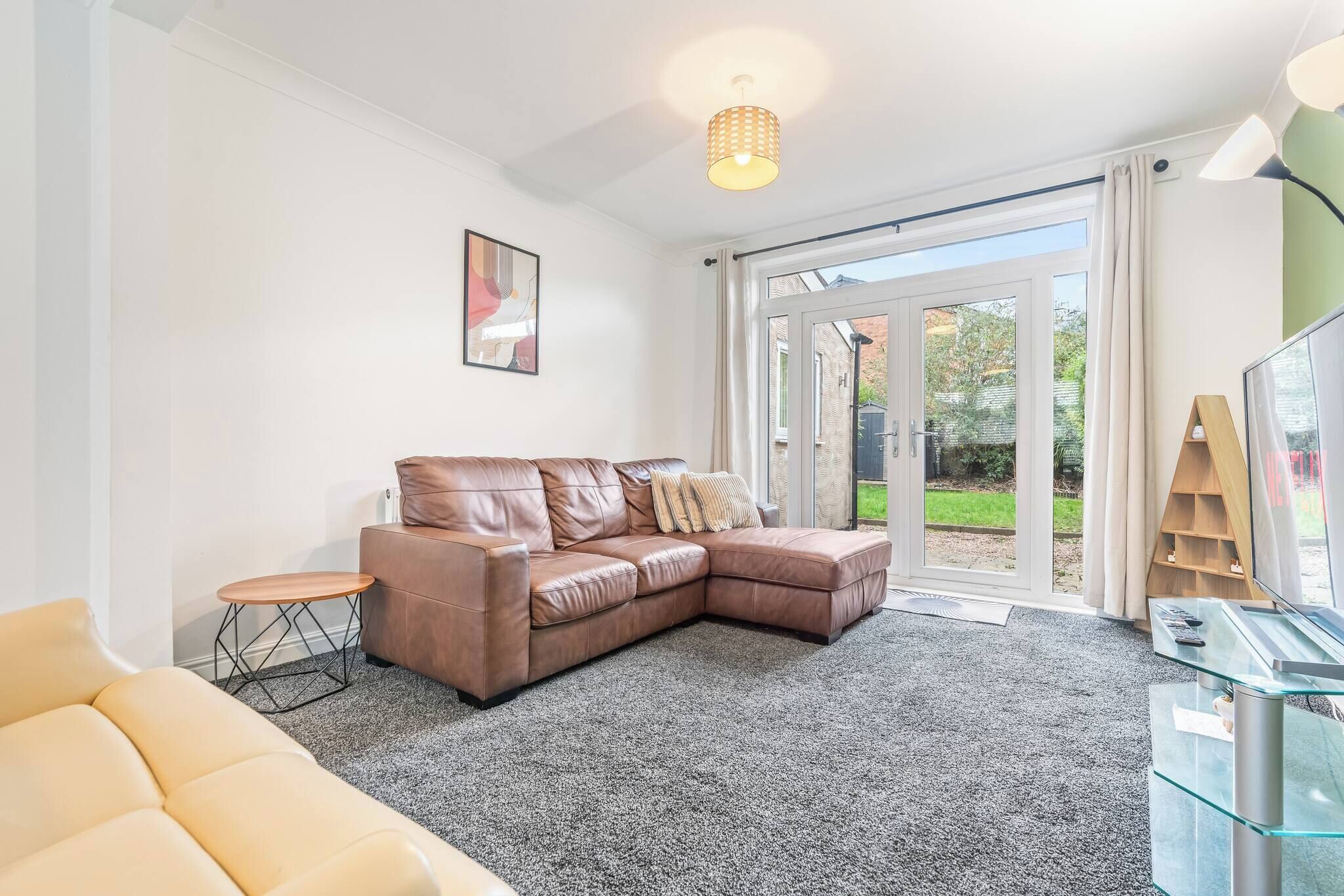 House, 5 Bedrooms | Living area
