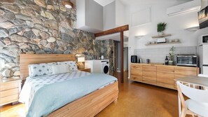 Internet, bed sheets - Garden Zen,  delightful 1 bedroom studio with garden views (Buderim)