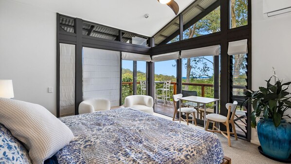 Iron/ironing board, Internet, bed sheets - Ocean Peeks 1 bedroom studio (Buderim)