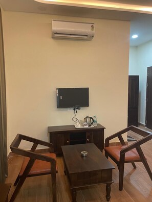 Deluxe-Doppelzimmer, Gartenblick | Schreibtisch, kostenloses WLAN