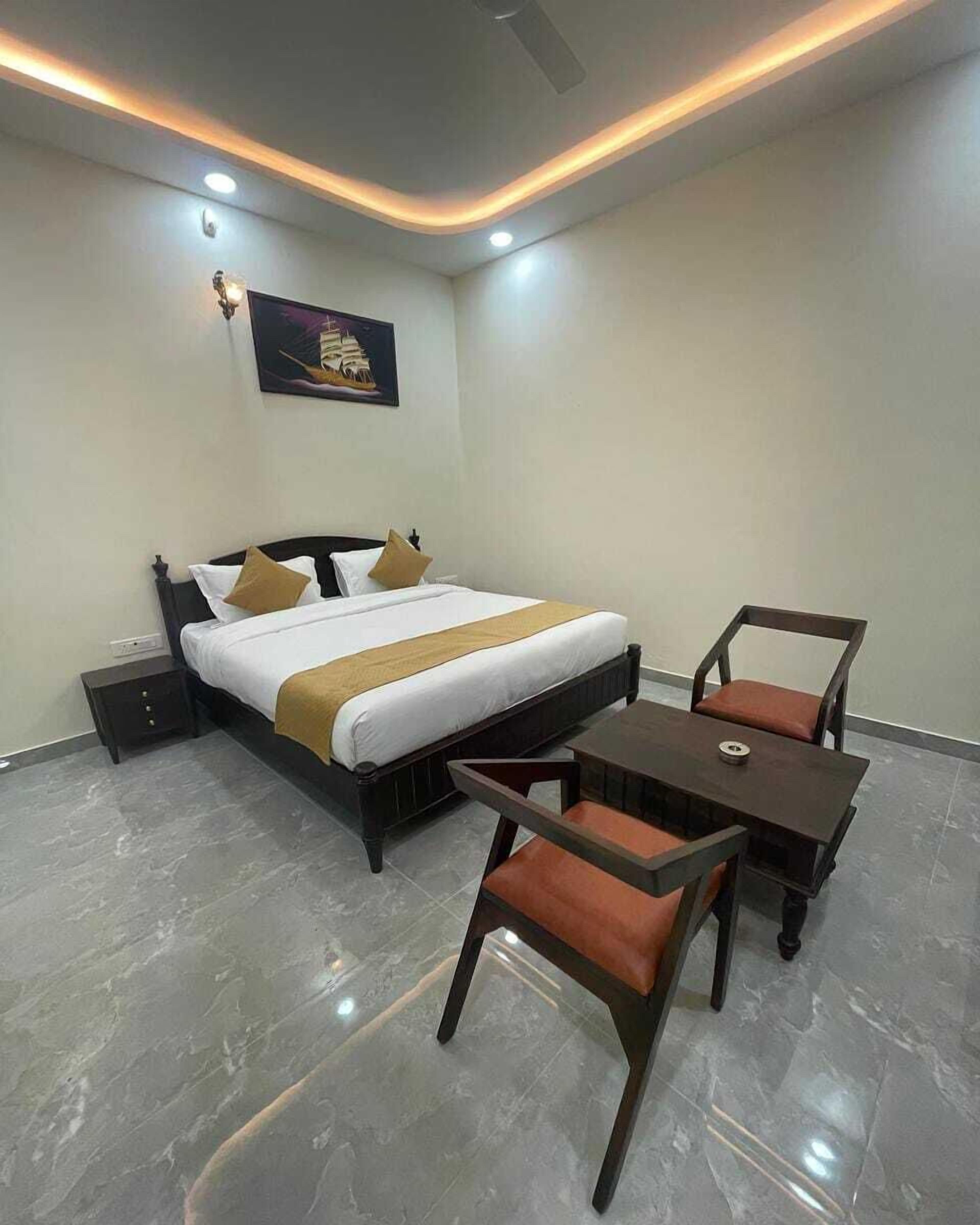 Deluxe Double Room, Garden View | Desk, free WiFi