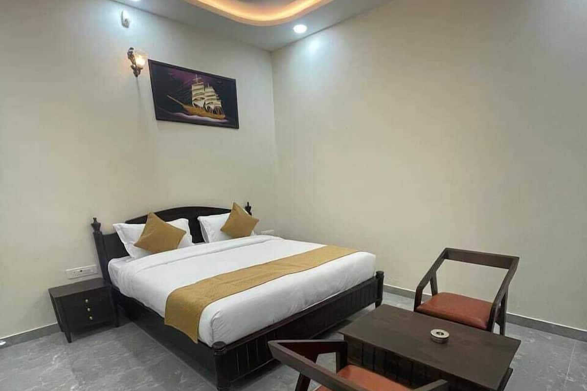 Deluxe Double Room, Garden View | Desk, free WiFi