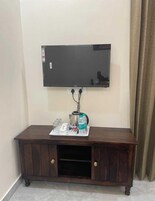 Deluxe Double Room, Garden View | Desk, free WiFi