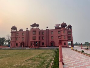 واجهة المنشأة