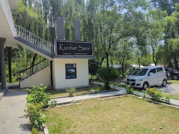 Exterior - Kunhar Sarai Hotel (Balakot)
