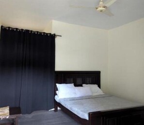 Deluxe Double Room, Mountain View | Soundproofing, iron/ironing board, free WiFi - Kunhar Sarai Hotel (Balakot)