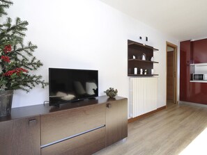 Apartamento, sacada, vista para a montanha | Parte interna