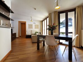 Apartamento, balcón, vistas a la montaña (Corno Baitone A4) | Restauración