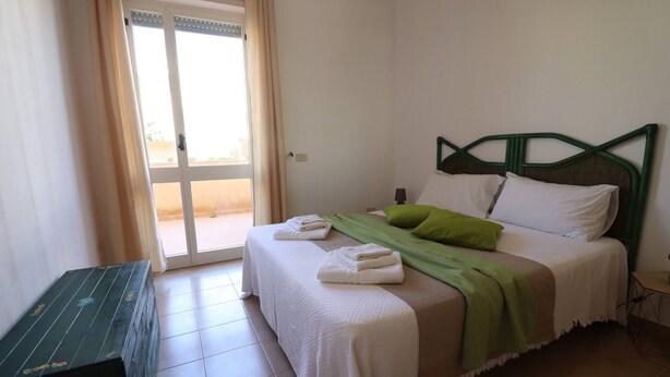 2 bedrooms, iron/ironing board, Internet, bed sheets - Casa Rossella – Spacious apartment with terrace, near the sea (Otranto)
