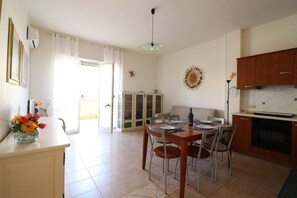 Dining - Casa Rossella – Spacious apartment with terrace, near the sea (Otranto)