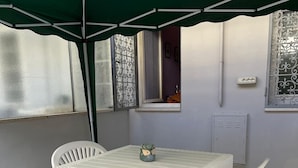 Appartement, 1 chambre, fumeur, terrasse | Restauration en plein air
