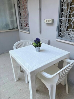 Outdoor dining - The Monteverde Hills (Rome)