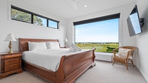 Iron/ironing board, WiFi, bed sheets - Sunset Summit - an unforgettable getaway (Port Fairy)