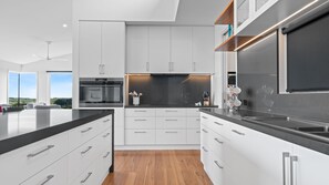 Fridge, microwave, oven, stovetop - Sunset Summit - an unforgettable getaway (Port Fairy)
