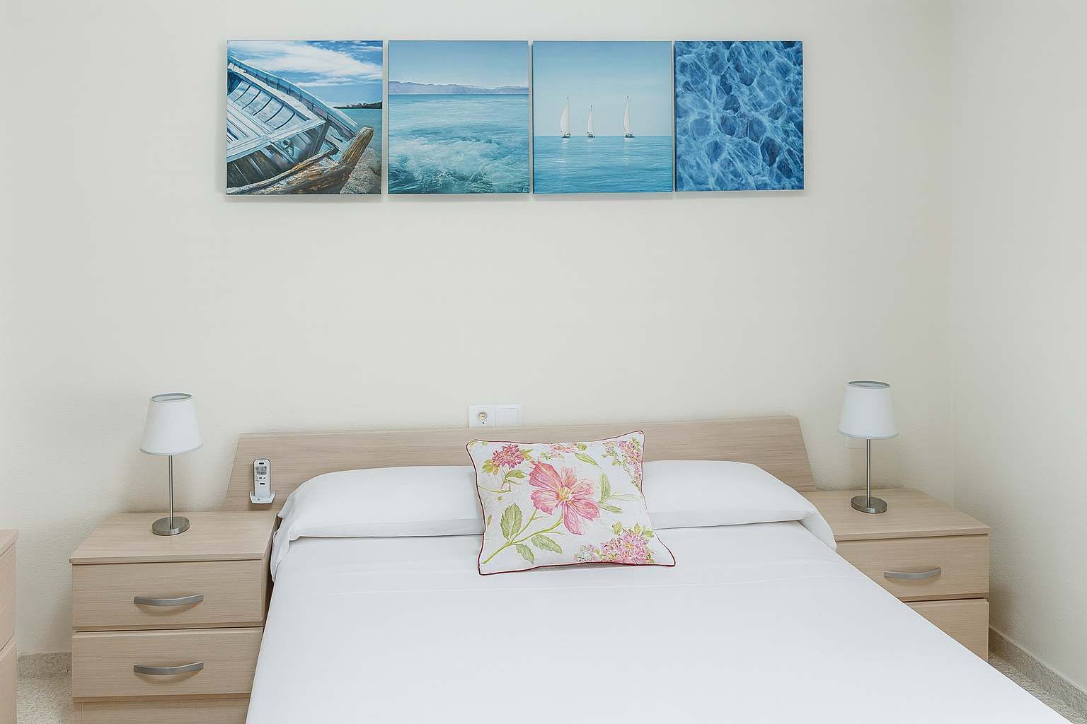 Iron/ironing board, Internet, bed sheets