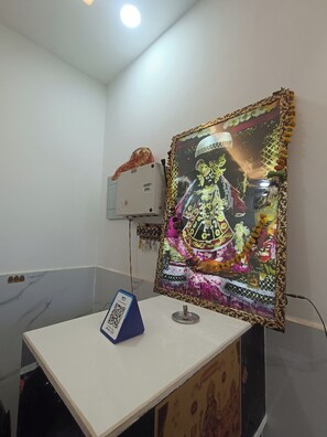 Premium bedding, desk, laptop workspace, soundproofing - Hotel Krishnam Palace (Vrindavan)