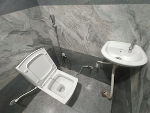 Deluxe Triple Room | Bathroom | Shower, rainfall showerhead, bidet, towels - Hotel Krishnam Palace (Vrindavan)