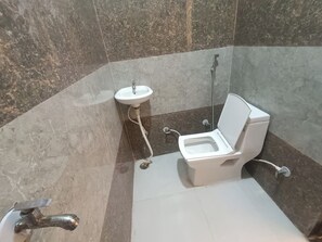 샤워 시설, 레인폴 샤워기, 비데, 타월