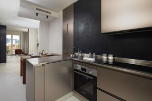 Fridge, microwave, oven, stovetop - Modern Apartment with Skyline Views (Firenze)