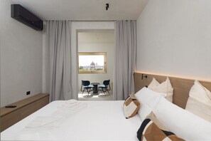 Iron/ironing board - Modern Apartment with Skyline Views (Firenze)