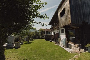 المنطقة المحيطة بالمنشأة