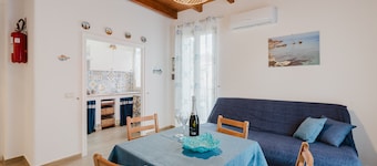Apartment 'Casa Del Pescatore' with Balcony, Wi-Fi and Air Conditioning