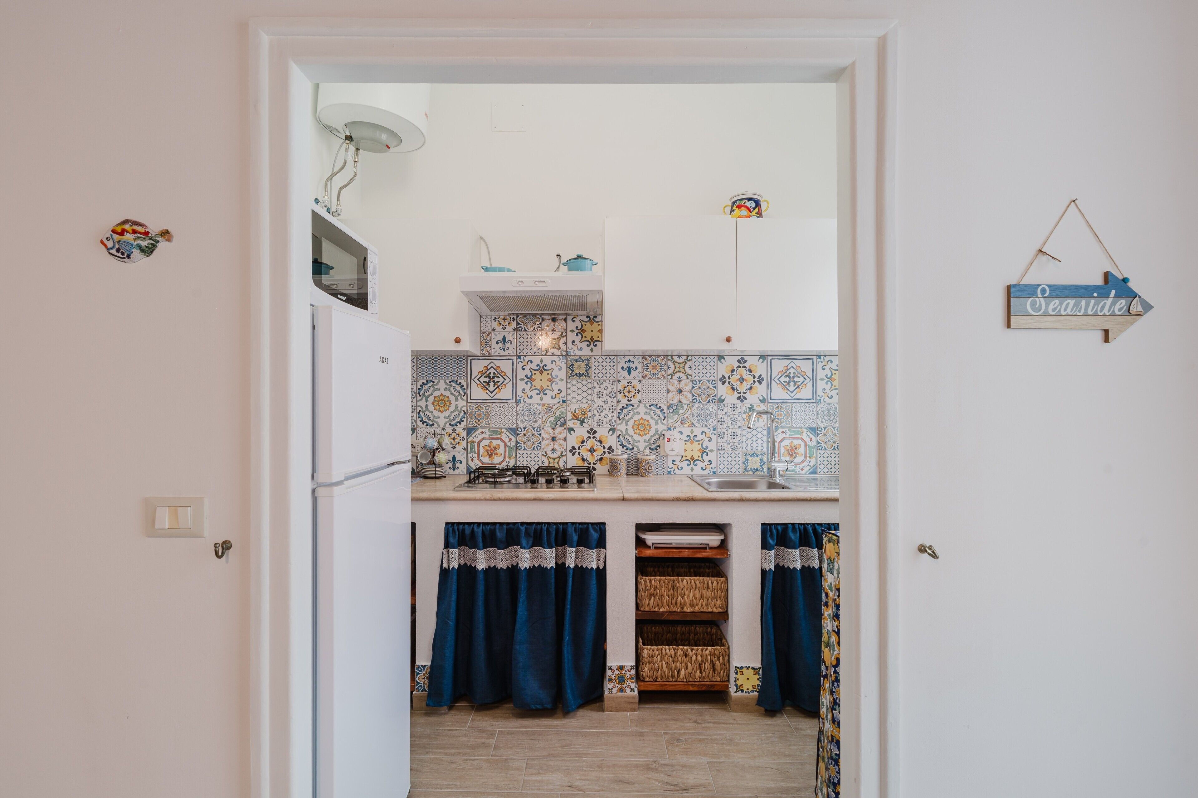 Een koelkast, een magnetron, een kookplaat