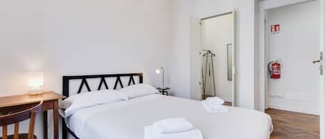 Leilighet, 3 soverom, kjøkken, byutsikt | Dundyner, strykejern/-brett, wi-fi (inkludert) og sengetøy