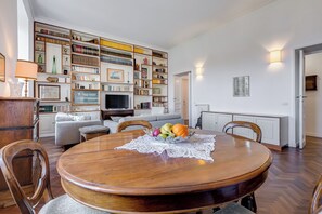 Living room - Elegant 3-Bedroom Apt in Piazza Mazzini (Rome)