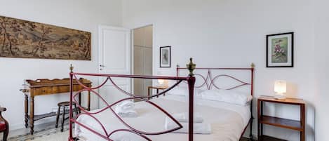 Leilighet, 3 soverom, kjøkken, byutsikt | Dundyner, strykejern/-brett, wi-fi (inkludert) og sengetøy