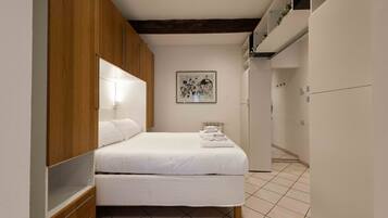 1 chambre, fer et planche Ă repasser