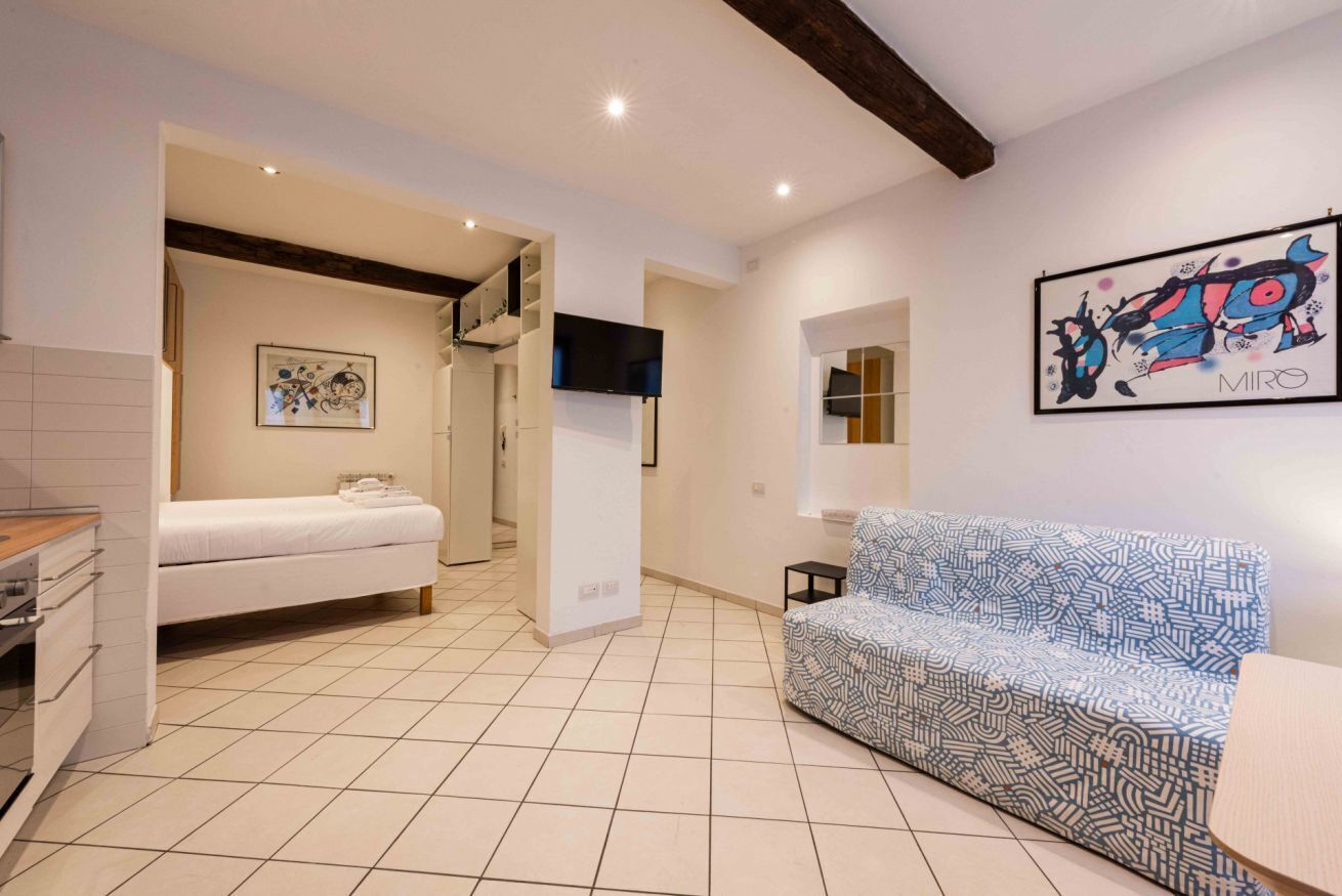 1 slaapkamer, een strijkplank/strijkijzer