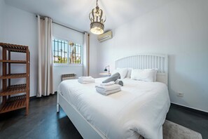 5 Schlafzimmer, Bügeleisen/Bügelbrett, WLAN, Bettwäsche